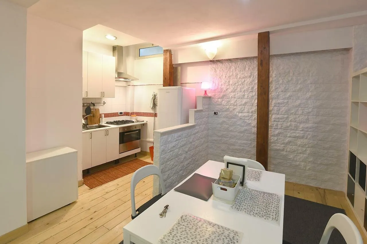 Blackbirds' Garden Apartment Naples